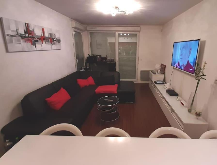 Joli Appartement Avec Jardin Et 2 Parkings Prives 阿让特伊 外观 照片