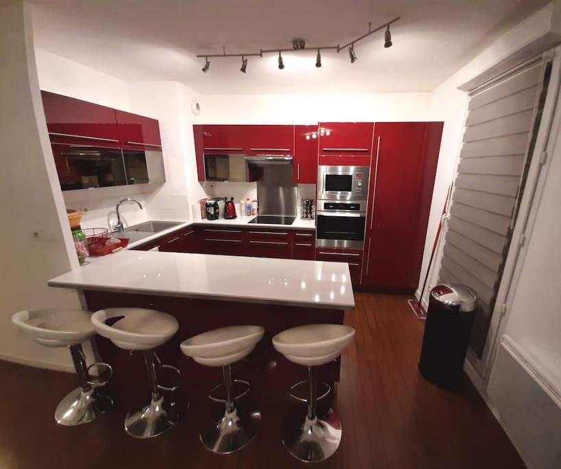 Joli Appartement Avec Jardin Et 2 Parkings Prives 阿让特伊 外观 照片