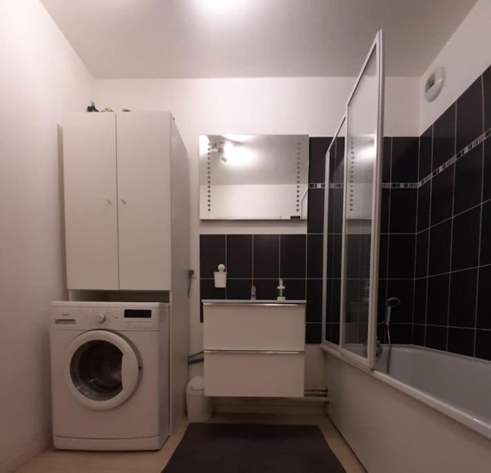 Joli Appartement Avec Jardin Et 2 Parkings Prives 阿让特伊 外观 照片