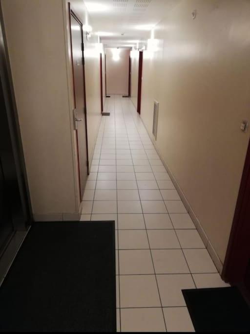 Joli Appartement Avec Jardin Et 2 Parkings Prives 阿让特伊 外观 照片