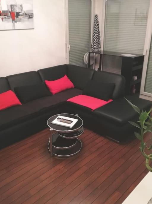Joli Appartement Avec Jardin Et 2 Parkings Prives 阿让特伊 外观 照片