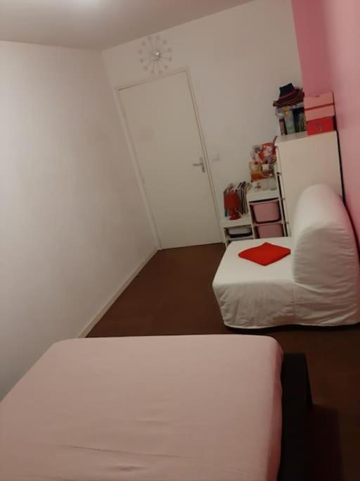 Joli Appartement Avec Jardin Et 2 Parkings Prives 阿让特伊 外观 照片